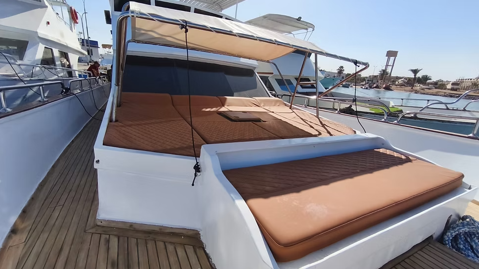 Semi-Private Paradise Island Boat Trip from Hurghada with Breakfast, Snorkeling & Lunch